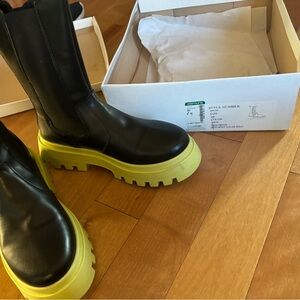 NWT color soles boots.